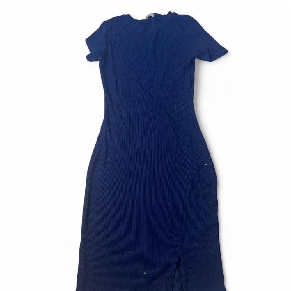 Woman's blue dress with slit‎